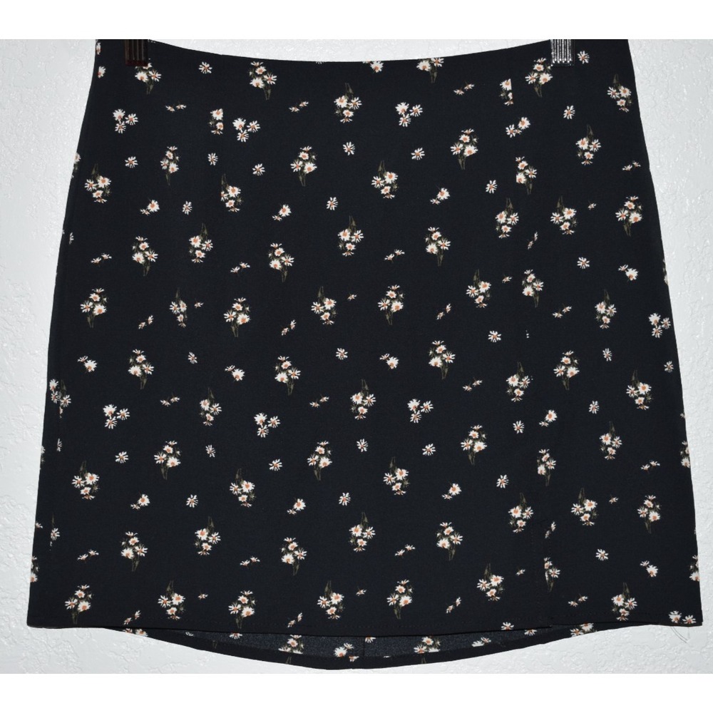 Aeropostale M Mini Skirt Black Floral White Daisies Short Summer Zip Side Slit